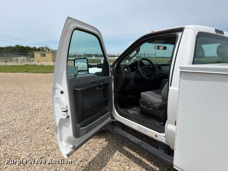image for item FK3041 2015 Ford F350 Super Duty utility bed pickup truck