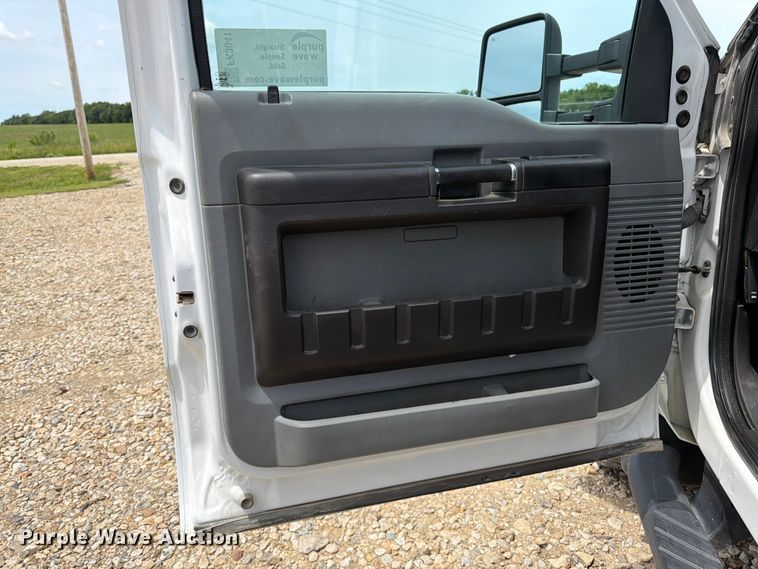 image for item FK3041 2015 Ford F350 Super Duty utility bed pickup truck