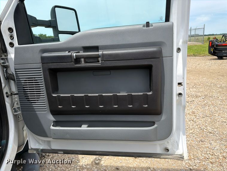image for item FK3041 2015 Ford F350 Super Duty utility bed pickup truck