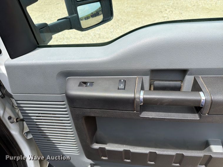 image for item FK3041 2015 Ford F350 Super Duty utility bed pickup truck