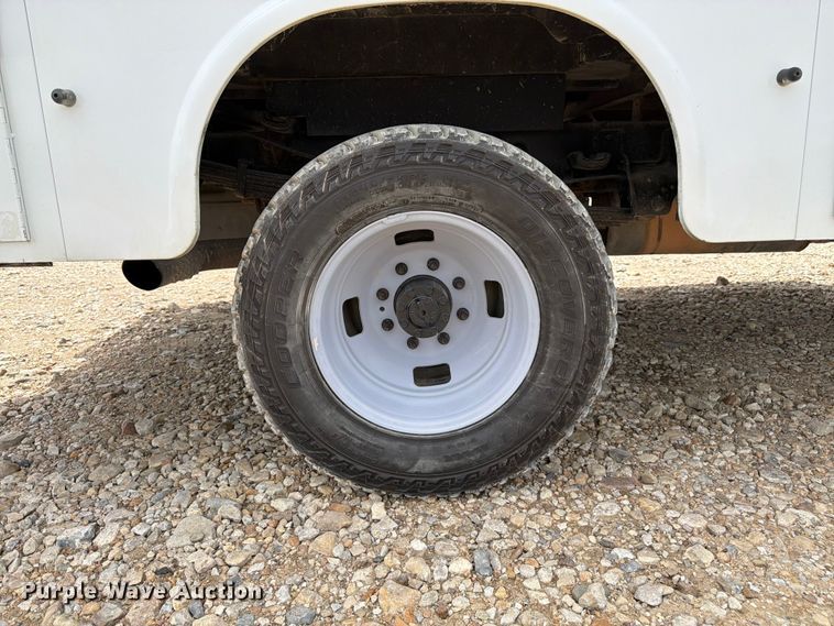 image for item FK3041 2015 Ford F350 Super Duty utility bed pickup truck