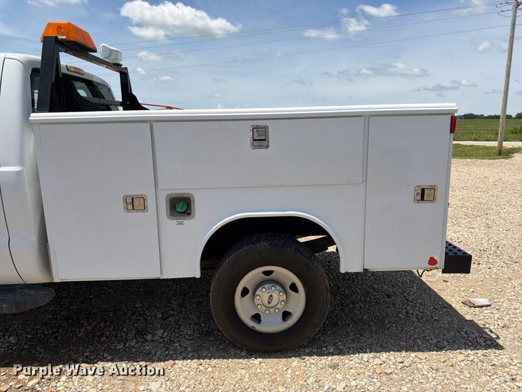 image for item FK3042 2009 Ford F250 Super Duty Crew Cab utility bed pickup truck