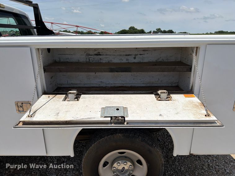 image for item FK3042 2009 Ford F250 Super Duty Crew Cab utility bed pickup truck