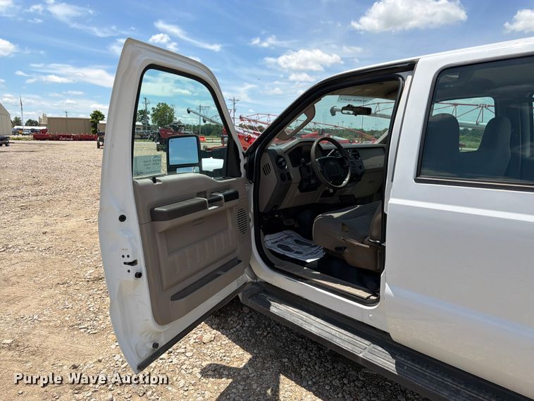image for item FK3042 2009 Ford F250 Super Duty Crew Cab utility bed pickup truck