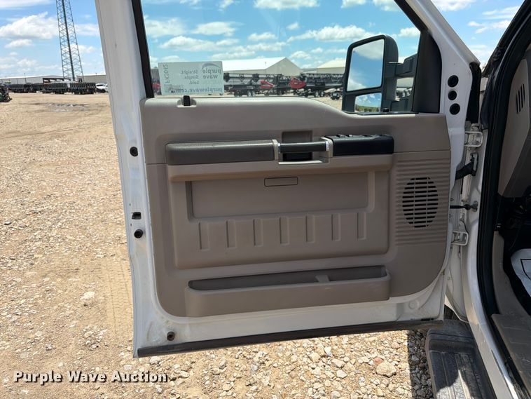 image for item FK3042 2009 Ford F250 Super Duty Crew Cab utility bed pickup truck