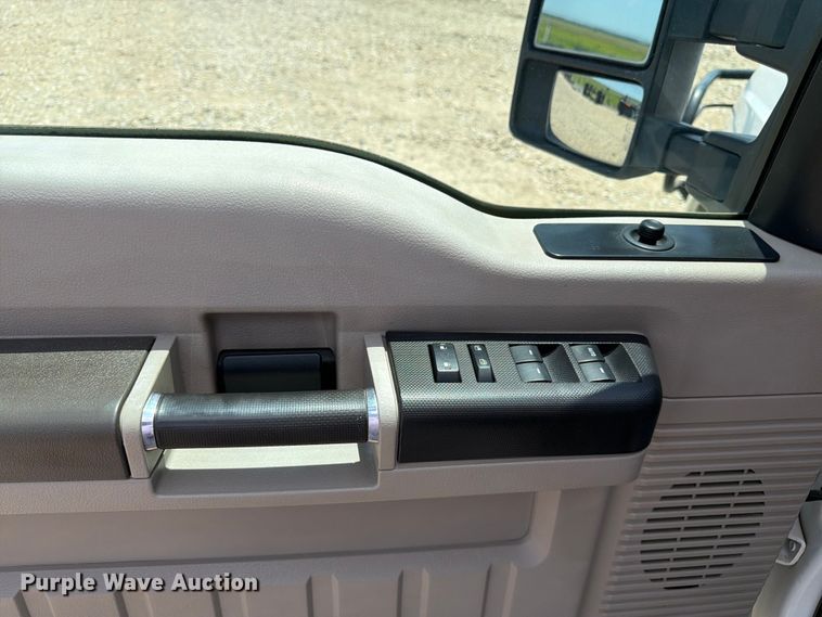 image for item FK3042 2009 Ford F250 Super Duty Crew Cab utility bed pickup truck