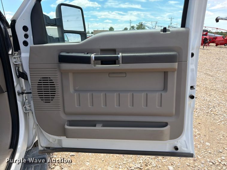 image for item FK3042 2009 Ford F250 Super Duty Crew Cab utility bed pickup truck