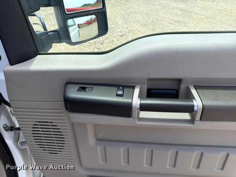 image for item FK3042 2009 Ford F250 Super Duty Crew Cab utility bed pickup truck