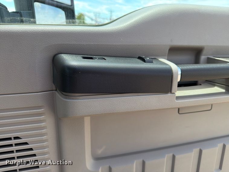 image for item FK3042 2009 Ford F250 Super Duty Crew Cab utility bed pickup truck