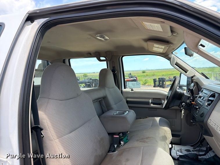 image for item FK3042 2009 Ford F250 Super Duty Crew Cab utility bed pickup truck