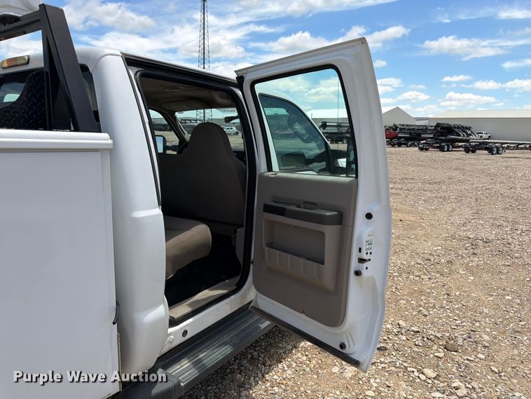 image for item FK3042 2009 Ford F250 Super Duty Crew Cab utility bed pickup truck