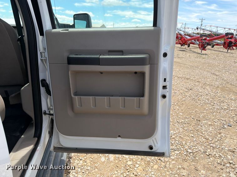 image for item FK3042 2009 Ford F250 Super Duty Crew Cab utility bed pickup truck