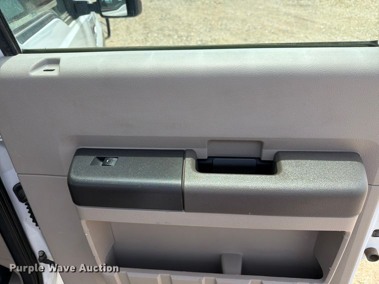 image for item FK3042 2009 Ford F250 Super Duty Crew Cab utility bed pickup truck