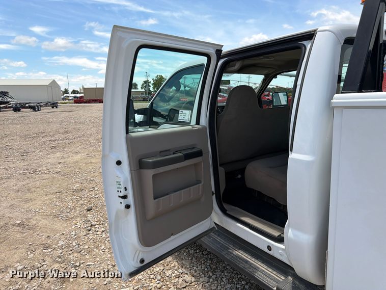 image for item FK3042 2009 Ford F250 Super Duty Crew Cab utility bed pickup truck