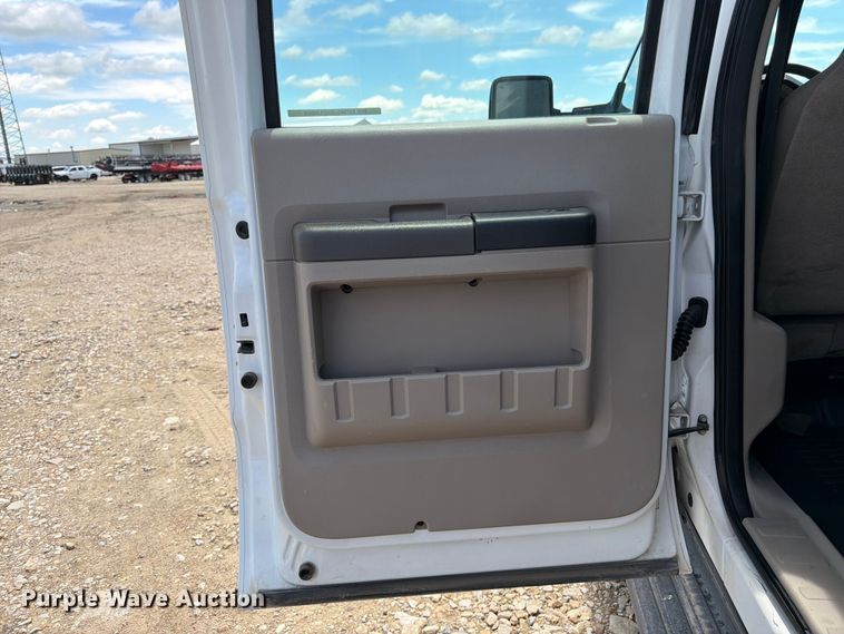 image for item FK3042 2009 Ford F250 Super Duty Crew Cab utility bed pickup truck