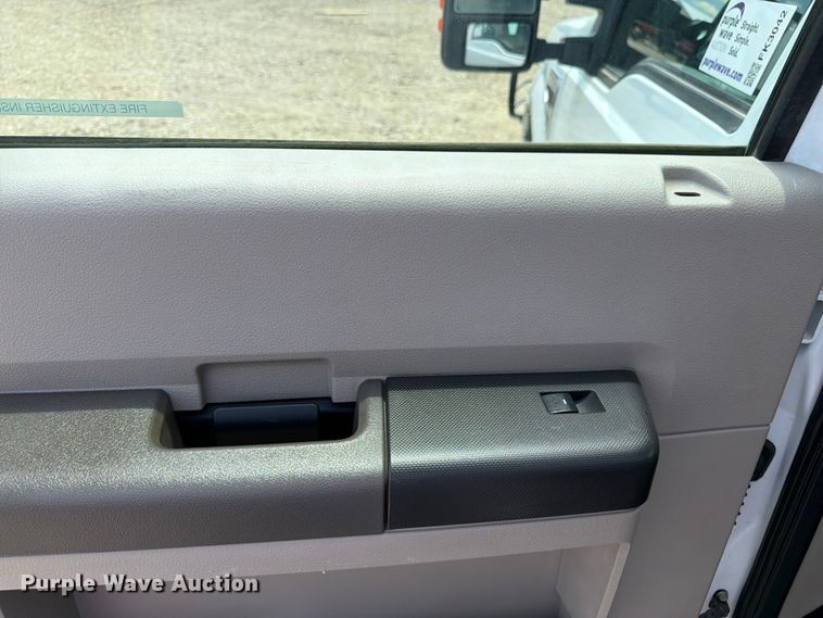 image for item FK3042 2009 Ford F250 Super Duty Crew Cab utility bed pickup truck