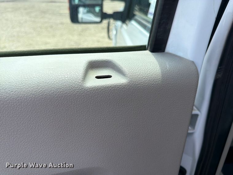 image for item FK3042 2009 Ford F250 Super Duty Crew Cab utility bed pickup truck