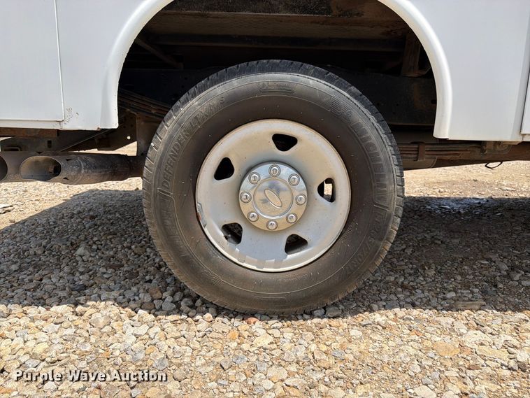 image for item FK3042 2009 Ford F250 Super Duty Crew Cab utility bed pickup truck
