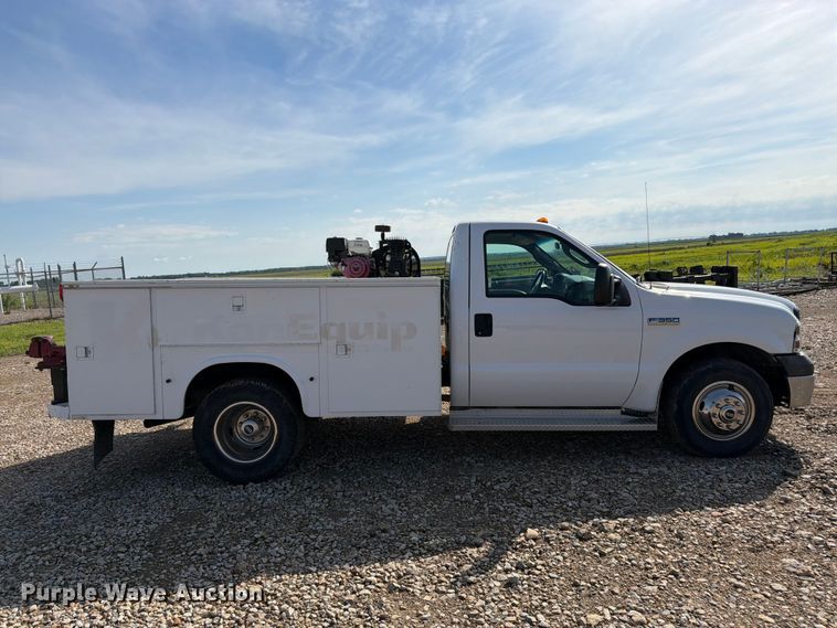 image for item FK3043 2006 Ford F350 Super Duty utility bed pickup truck
