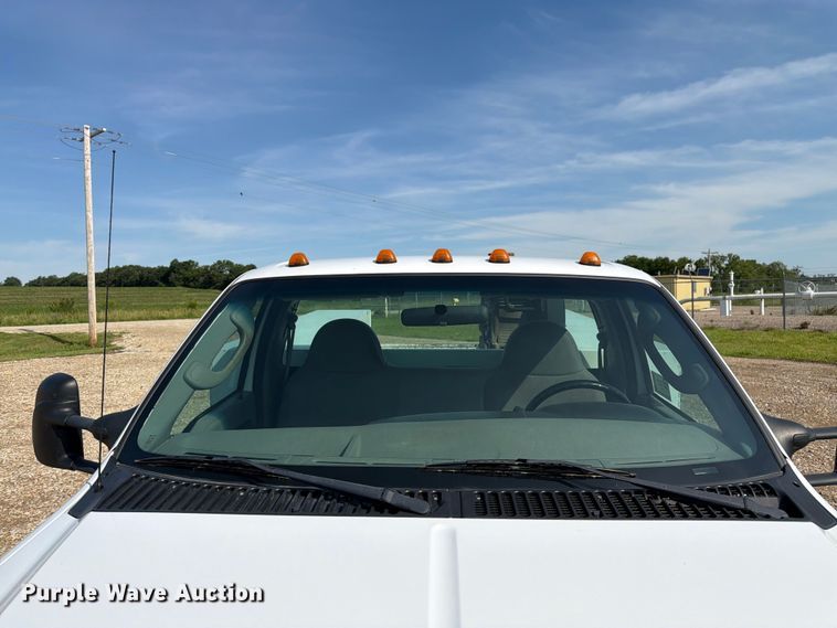 image for item FK3043 2006 Ford F350 Super Duty utility bed pickup truck