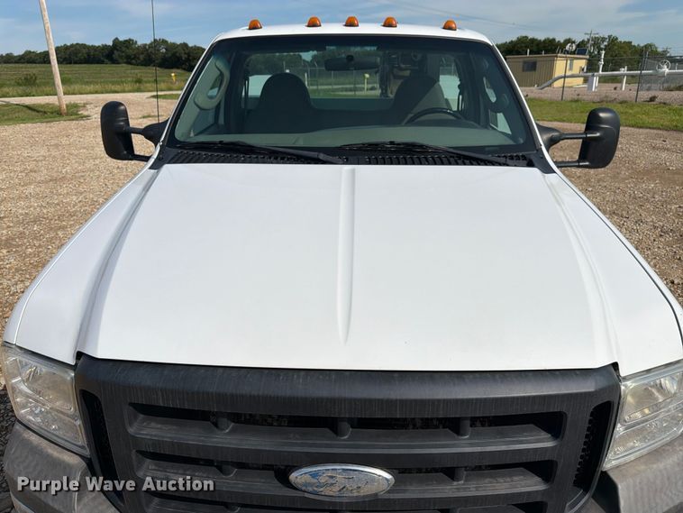image for item FK3043 2006 Ford F350 Super Duty utility bed pickup truck