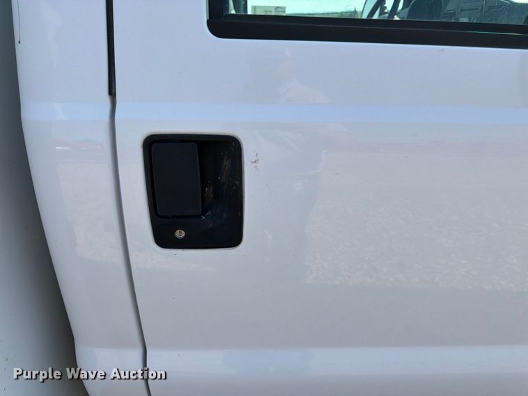 image for item FK3043 2006 Ford F350 Super Duty utility bed pickup truck