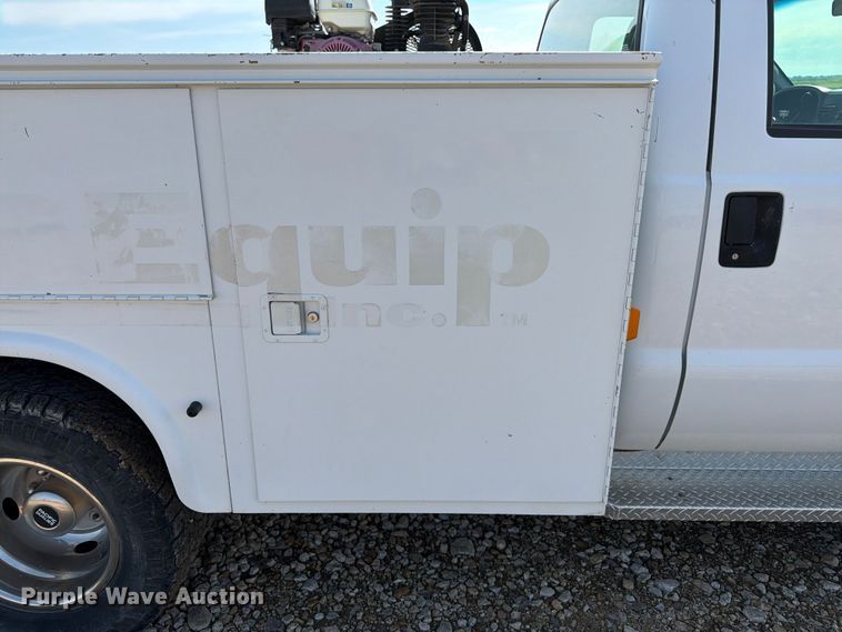 image for item FK3043 2006 Ford F350 Super Duty utility bed pickup truck