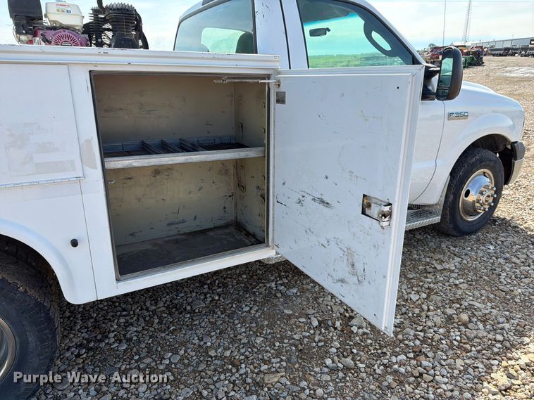 image for item FK3043 2006 Ford F350 Super Duty utility bed pickup truck