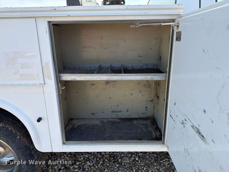 image for item FK3043 2006 Ford F350 Super Duty utility bed pickup truck