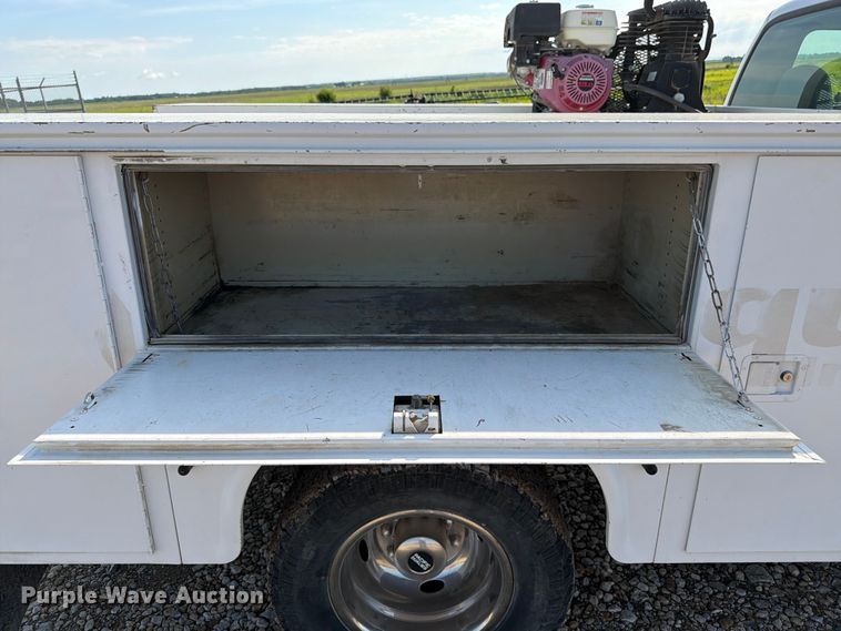 image for item FK3043 2006 Ford F350 Super Duty utility bed pickup truck