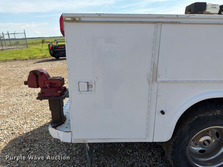 image for item FK3043 2006 Ford F350 Super Duty utility bed pickup truck