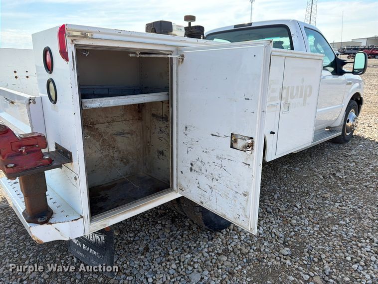 image for item FK3043 2006 Ford F350 Super Duty utility bed pickup truck