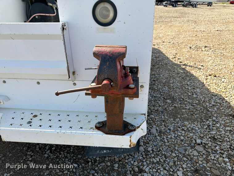 image for item FK3043 2006 Ford F350 Super Duty utility bed pickup truck