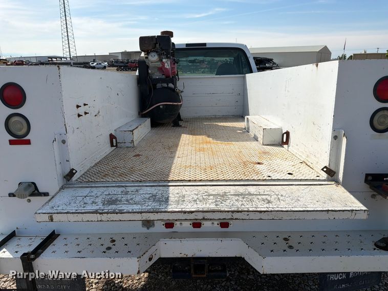 image for item FK3043 2006 Ford F350 Super Duty utility bed pickup truck