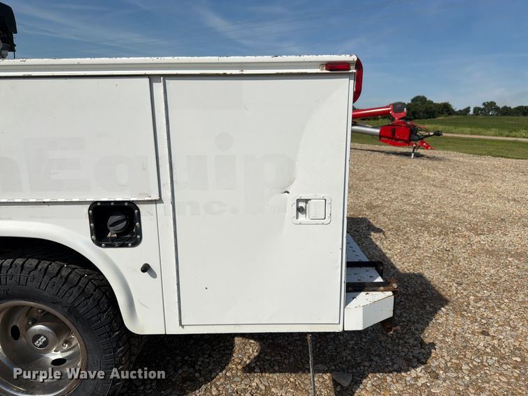 image for item FK3043 2006 Ford F350 Super Duty utility bed pickup truck