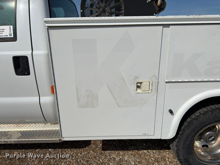 image for item FK3043 2006 Ford F350 Super Duty utility bed pickup truck