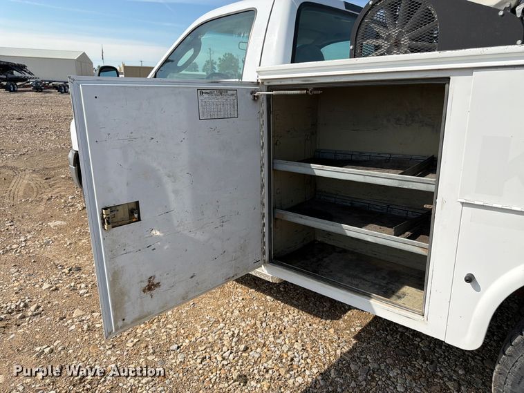 image for item FK3043 2006 Ford F350 Super Duty utility bed pickup truck