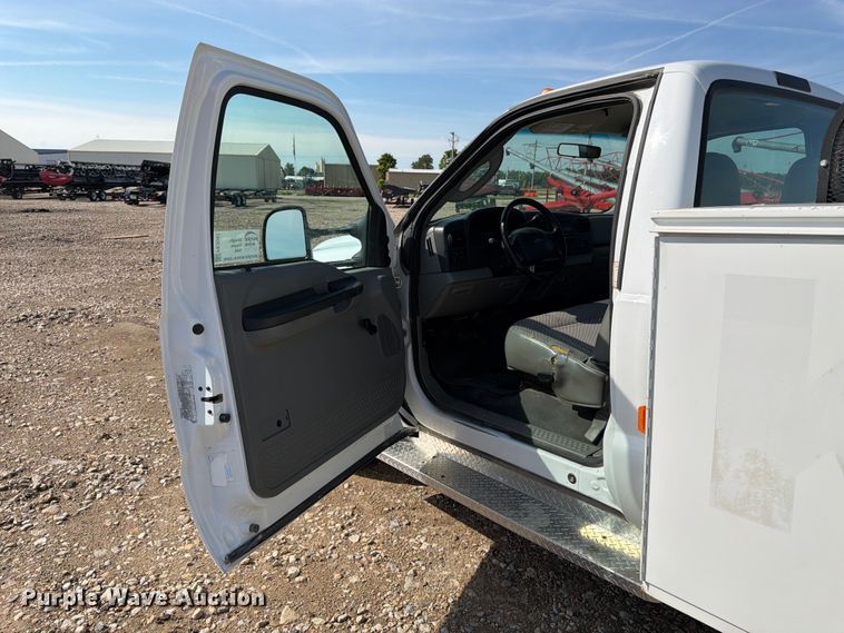 image for item FK3043 2006 Ford F350 Super Duty utility bed pickup truck