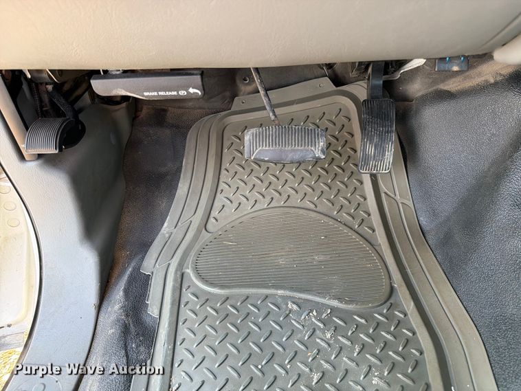 image for item FK3043 2006 Ford F350 Super Duty utility bed pickup truck