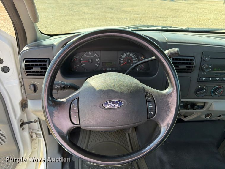 image for item FK3043 2006 Ford F350 Super Duty utility bed pickup truck