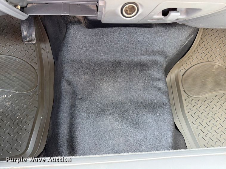 image for item FK3043 2006 Ford F350 Super Duty utility bed pickup truck