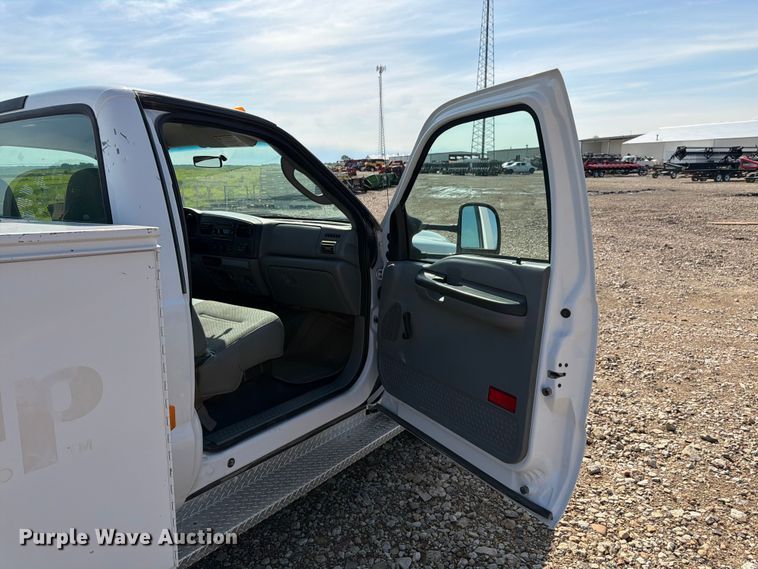 image for item FK3043 2006 Ford F350 Super Duty utility bed pickup truck