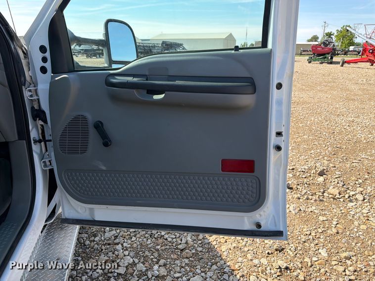 image for item FK3043 2006 Ford F350 Super Duty utility bed pickup truck