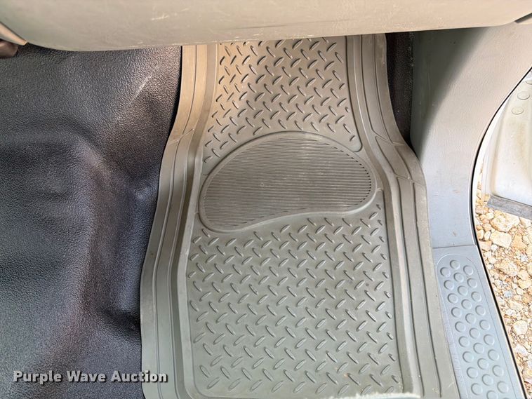 image for item FK3043 2006 Ford F350 Super Duty utility bed pickup truck