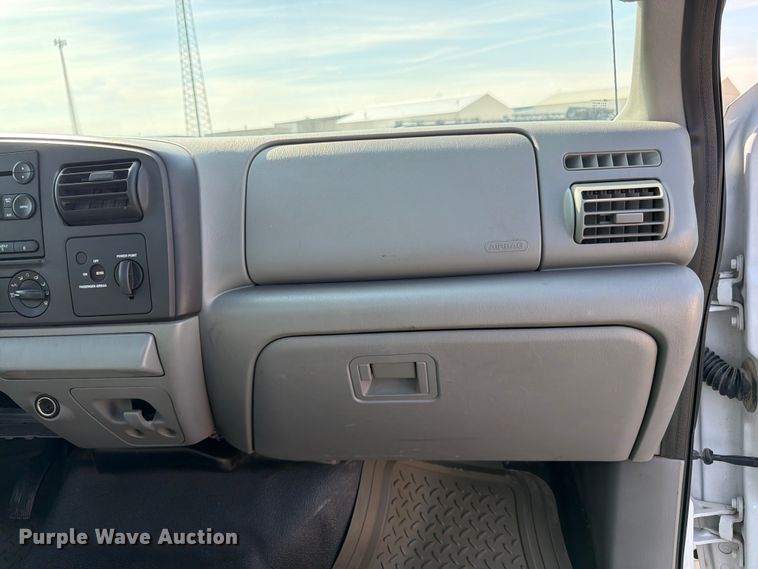 image for item FK3043 2006 Ford F350 Super Duty utility bed pickup truck