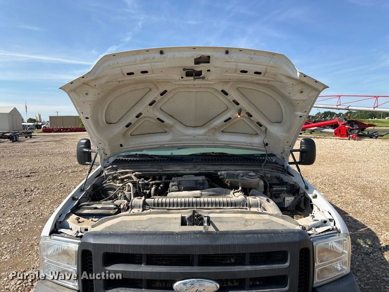 image for item FK3043 2006 Ford F350 Super Duty utility bed pickup truck