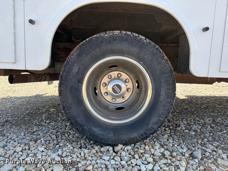 image for item FK3043 2006 Ford F350 Super Duty utility bed pickup truck