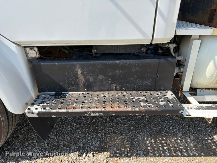 image for item FK3044 2000 Freightliner FL70 utility / service truck