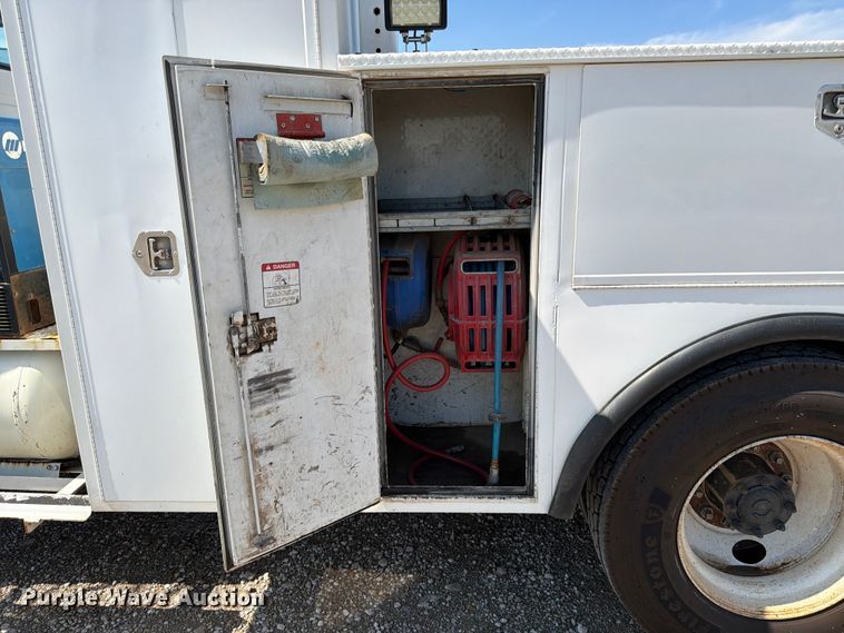 image for item FK3044 2000 Freightliner FL70 utility / service truck