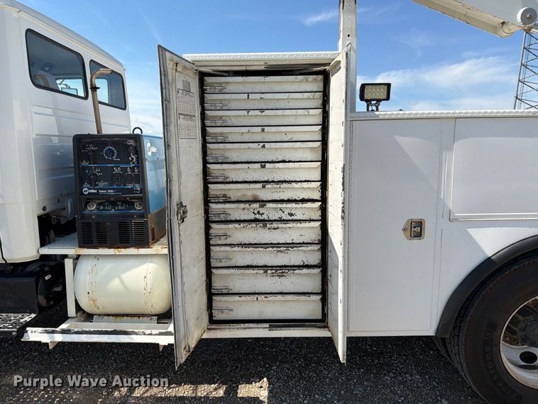image for item FK3044 2000 Freightliner FL70 utility / service truck
